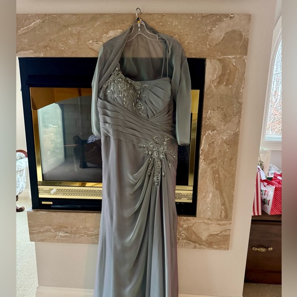 VM Collection Dresses & Skirts - Purple Haze Elegant Gray Evening Gown size 14